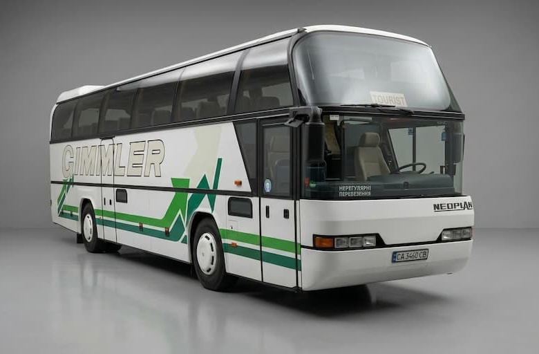 Neoplan  — туристичний на 50 місць