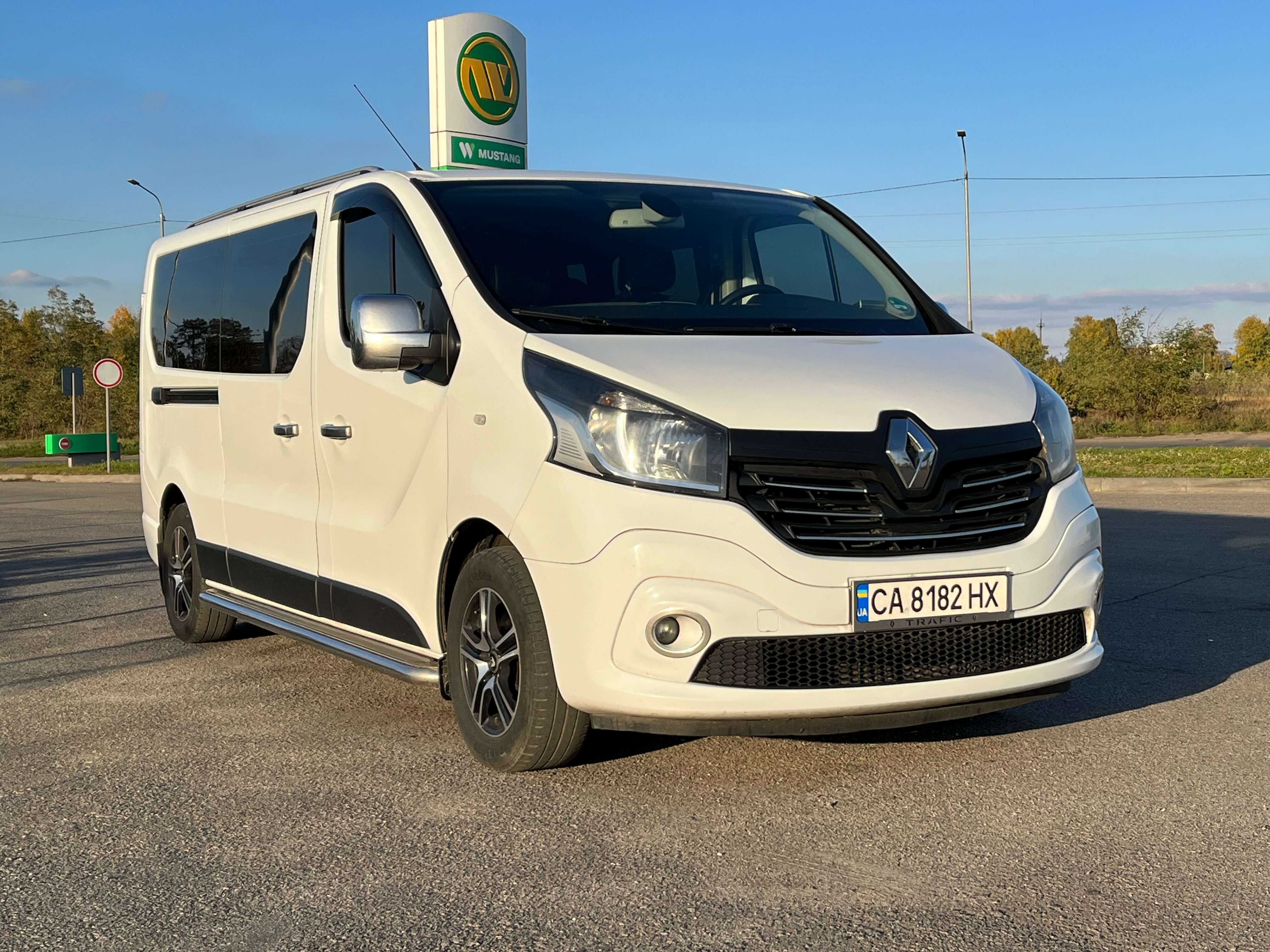 Renault Trafic III — мікроавтобус на 10 місць